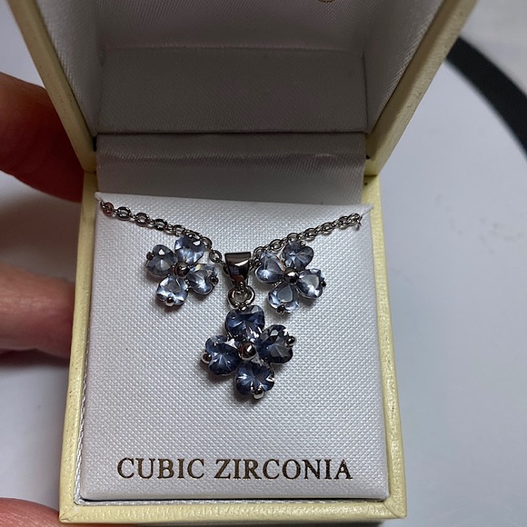 Cubic Zirconia necklace with matching earrings, silver tone. - Picture 3 of 3
